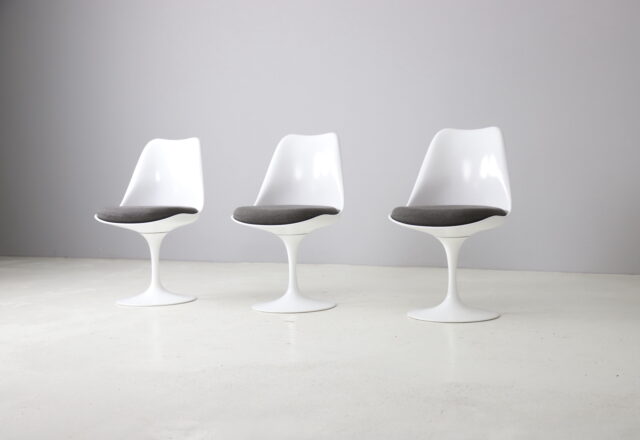 Saarinen vintage tulip swivel dining chairs for Knoll International 1990s 2