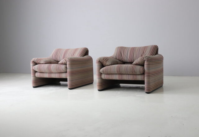 Vico Magistretti vintage pair of Maralunga for Cassina in striped fabric Italy 1970s 1980s 1