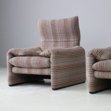 Vico Magistretti vintage pair of Maralunga for Cassina in striped fabric Italy 1970s 1980s 3