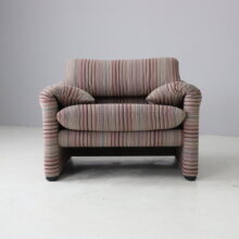 Vico Magistretti vintage pair of Maralunga for Cassina in striped fabric Italy 1970s 1980s 4