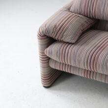Vico Magistretti vintage pair of Maralunga for Cassina in striped fabric Italy 1970s 1980s 5