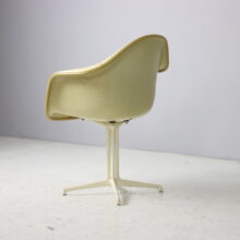 Vintage DAL La Fonda dining chair by Charles & Ray Eames for Vitra fiberglass 1970s 1980s 3