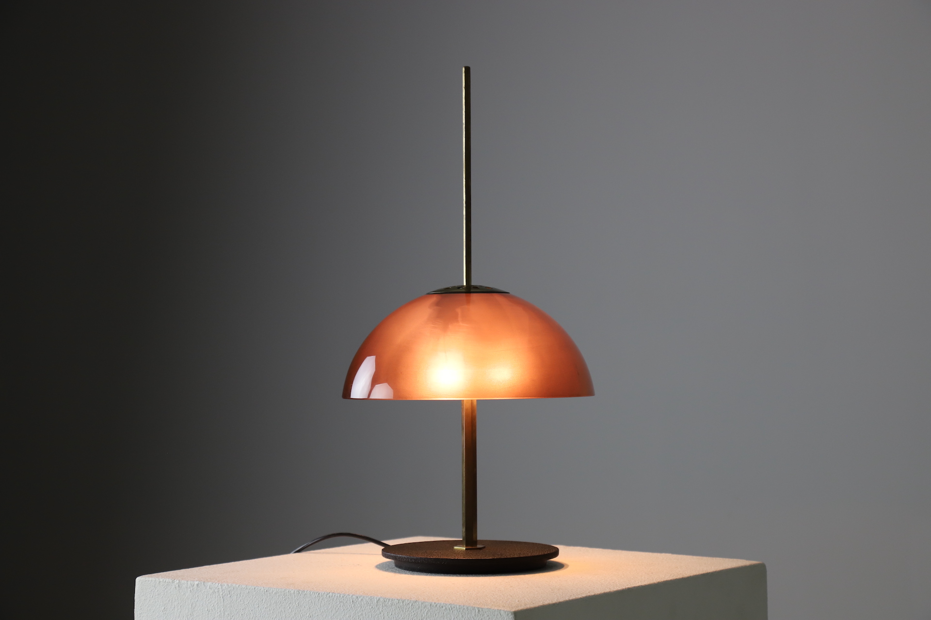 Gilardi and Barzaghi, Table Lamp, Brass and Red Lacquered Metal, Italy,  1950s For Sale at 1stDibs