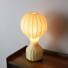 Vintage Gatto table lamp by Achille & Pier Giacomo Castiglioni for Flos 1960s cocoon lamp 2