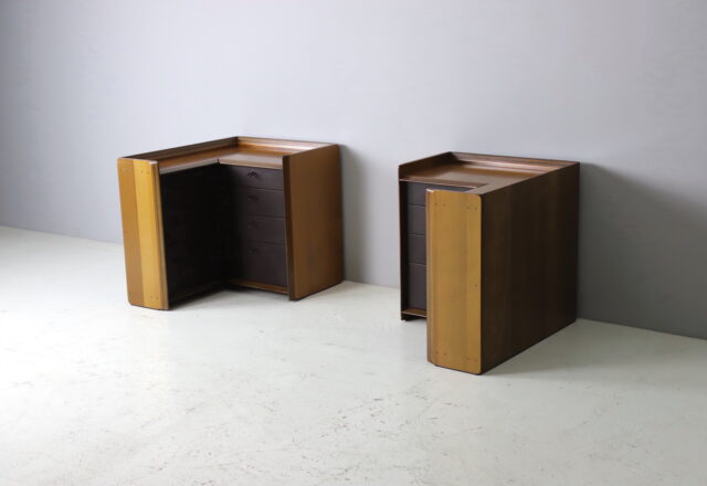 Afra & Tobia Scarpa pair of 'Artona' nightstands cabinets in walnut, ebony and leather 1970s vintage Italian design 1