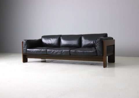 Tobia Scarpa 'Bastiano' 3 seat sofa for Gavina in black leather and walnut 1970s vintage Italian design 1