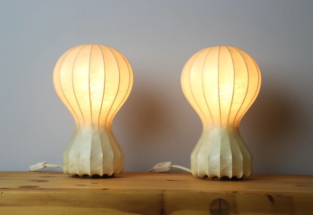 Early pair of Gatto table lamps by Archille & Pier Giacomo Castiglioni for Flos 1960s cocoon lamp 1