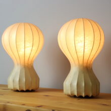 Early pair of Gatto table lamps by Archille & Pier Giacomo Castiglioni for Flos 1960s cocoon lamp 2