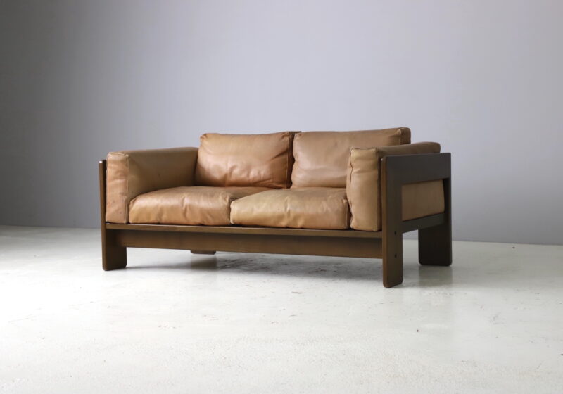 Tobia Scarpa 'Bastiano' 2 seat sofa for Gavina in cognac leather and walnut 1970s vintage Italian design 1