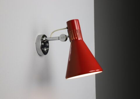 Stilnovo model 2085 red lacquered wall lamp 1960s Italian design 1