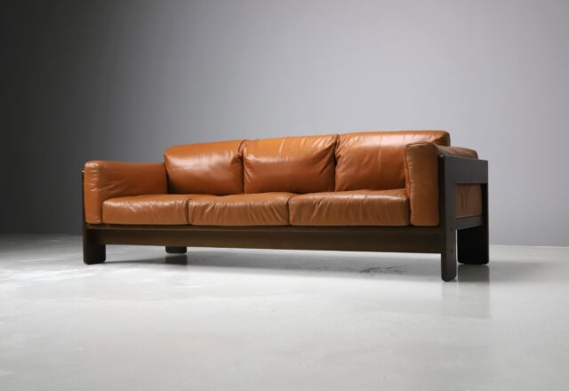 Vintage Tobia Scarpa 3 seat 'Bastiano' sofa for Gavina in walnut & cognac leather 1970s Italian design 1