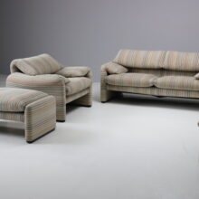 Vico Magistretti vintage pair of Maralunga sofas for Cassina in striped fabric Italy 1970s 1980s 10