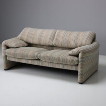 Vico Magistretti vintage pair of Maralunga sofas for Cassina in striped fabric Italy 1970s 1980s 4