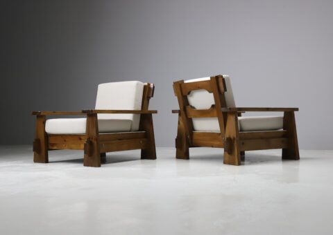 Pair of vintage Brutalist Italian lounge chairs in solid pine and linen 1970s 1