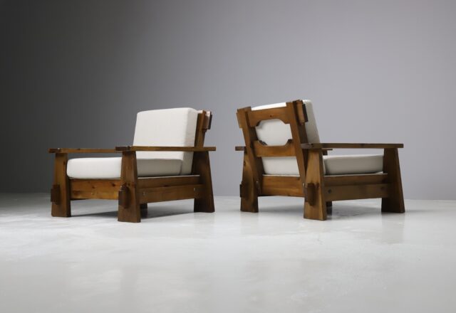 Pair of vintage Brutalist Italian lounge chairs in solid pine and linen 1970s 1