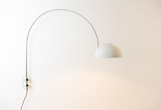 Early Joe Colombo 1159 Coupé arch wall lamp for Oluce 1969 1960s vintage Italian design Stijn Doors - Fotografie 1