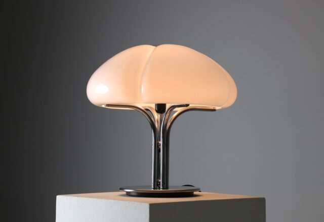 Quadrifoglio table lamp by Ufficio Progetti for Harvey Guzzini 1970s Italian design 1
