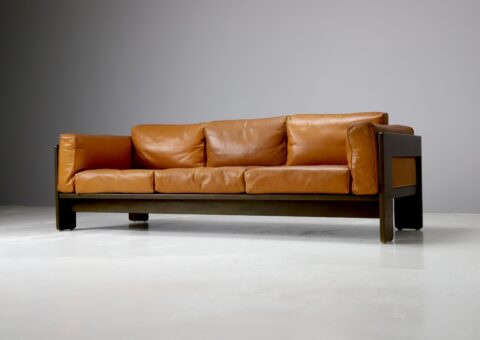 Tobia Scarpa vintage 'Bastiano' 3 seater sofa for Gavina in walnut & cognac leather 1970s Italian design 1