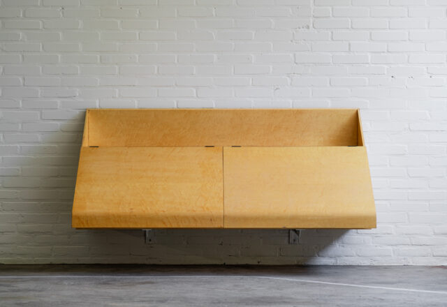 Floating sideboard in burl maple by Giovanni Offredi for Saporiti Italia 1970s vintage Italian design 1