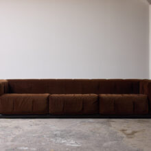 Carlo Scarpa vintage 'Cornaro' sofa for Simon Gavina Italy 1973 1970s Italian design original brown mohair velvet 5 Carlo Scarpa vintage 'Cornaro' sofa for Simon Gavina Italy 1973 1970s Italian design original brown mohair velvet 5