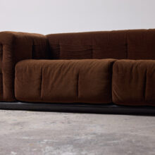 Carlo Scarpa vintage 'Cornaro' sofa for Simon Gavina Italy 1973 1970s Italian design original brown mohair velvet 6 Carlo Scarpa vintage 'Cornaro' sofa for Simon Gavina Italy 1973 1970s Italian design original brown mohair velvet 6