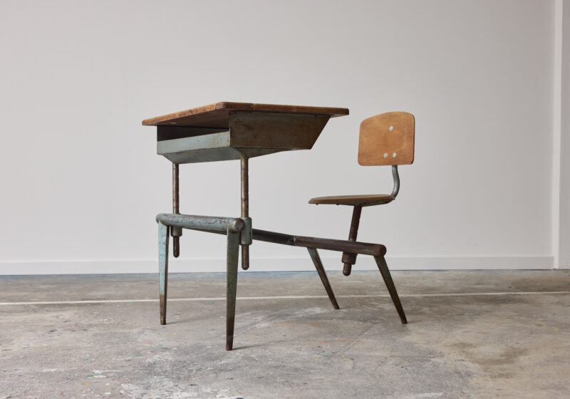 Jean Prouvé Pupitre monoplace réglable n° 800 for Ateliers Jean Prouve in 1952 school desk 1