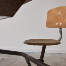 Jean Prouvé Pupitre monoplace réglable n° 800 for Ateliers Jean Prouve in 1952 school desk 7