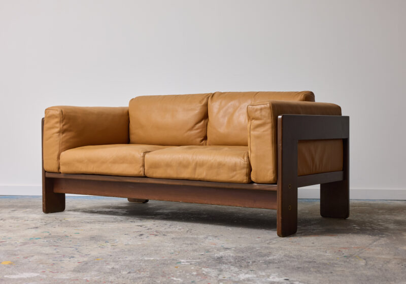 Tobia Scarpa 'Bastiano' sofa for Gavina in walnut & leather 1970s 2