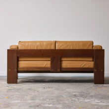 Tobia Scarpa 'Bastiano' sofa for Gavina in walnut & leather 1970s 4