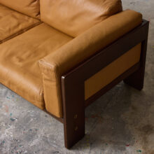 Tobia Scarpa 'Bastiano' sofa for Gavina in walnut & leather 1970s 7