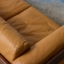 Tobia Scarpa 'Bastiano' sofa for Gavina in walnut & leather 1970s 8